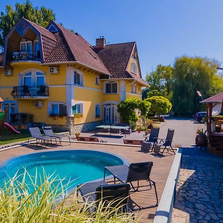 Jade Panzio Bed & Breakfast Balatonföldvár Exterior foto