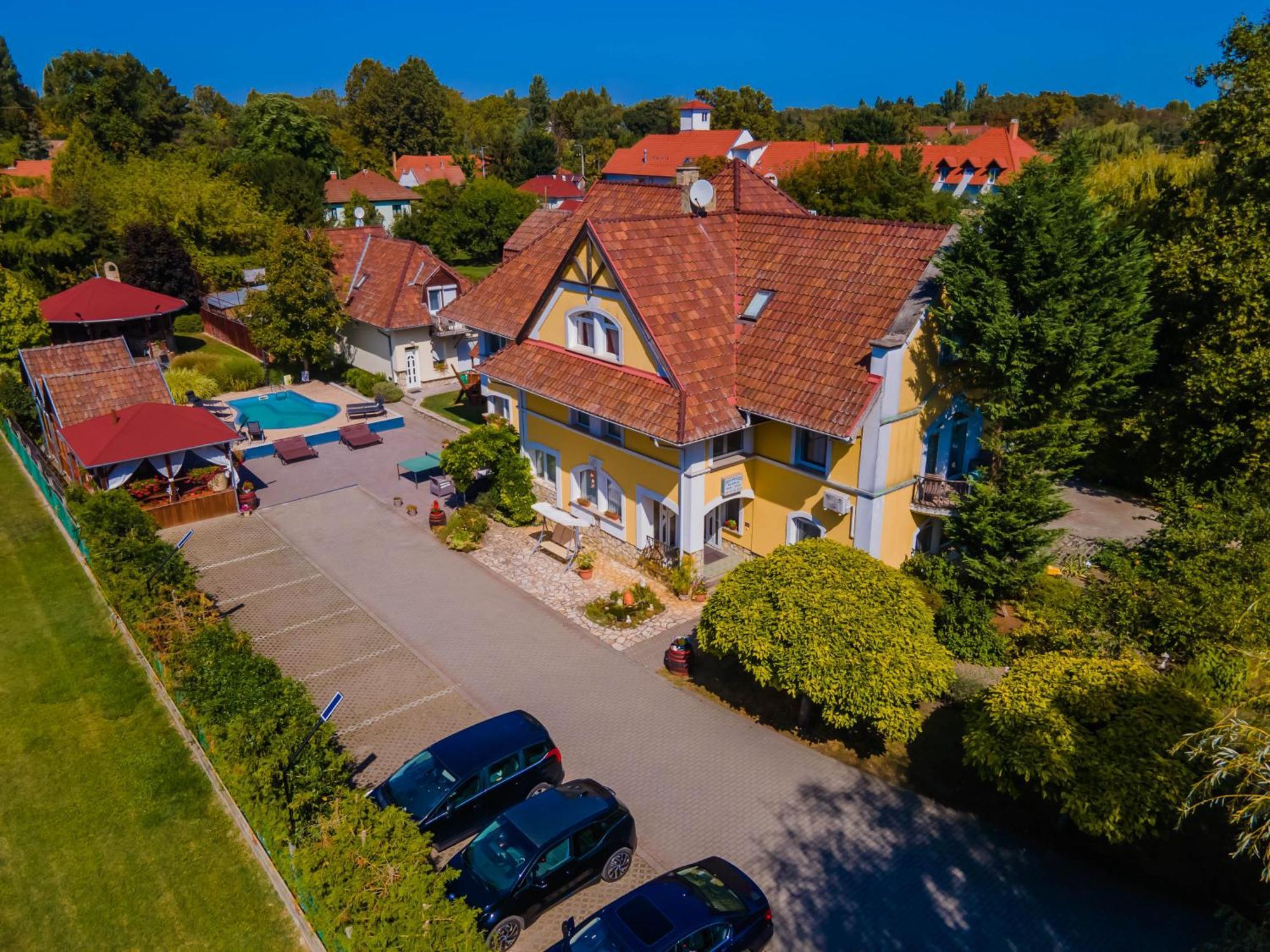 Jade Panzio Bed & Breakfast Balatonföldvár Exterior foto